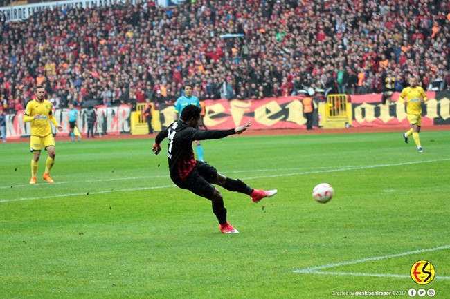 TFF 1. Lig 11.hafta maçında Eskişehirspor, Ankaragücü’nü konuk etti.