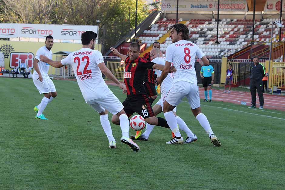 Eskişehirspor, TFF 1. Lig'in 6. haftasında sahasında Boluspor ile 1-1 berabere kaldı.