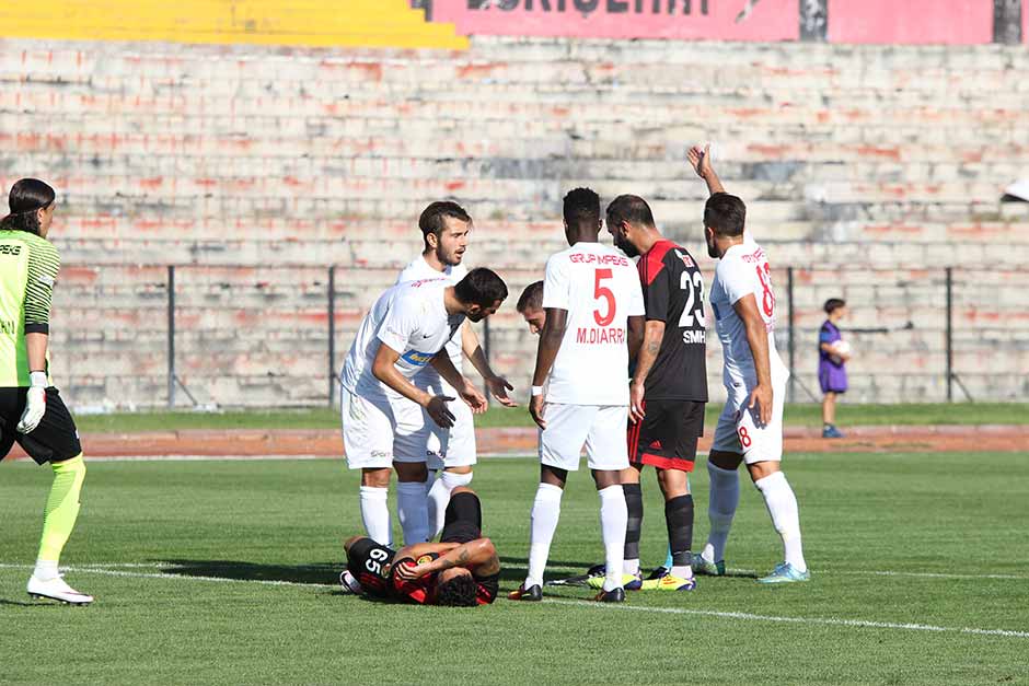 Eskişehirspor, TFF 1. Lig'in 6. haftasında sahasında Boluspor ile 1-1 berabere kaldı.