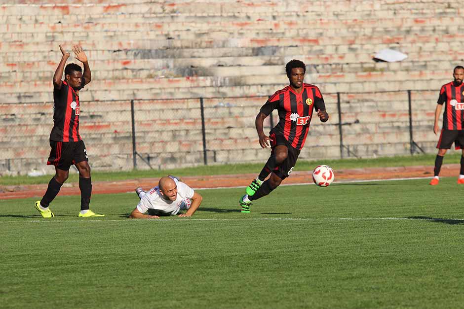 Eskişehirspor, TFF 1. Lig'in 6. haftasında sahasında Boluspor ile 1-1 berabere kaldı.