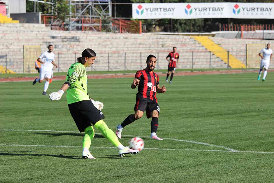 Eskişehirspor, TFF 1. Lig'in 6. haftasında sahasında Boluspor ile 1-1 berabere kaldı.