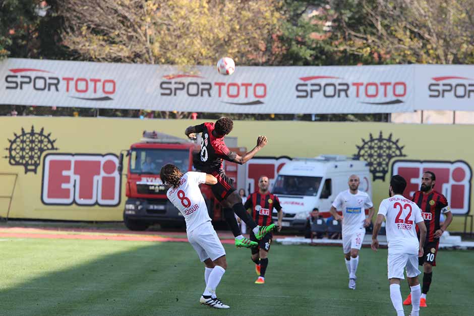 Eskişehirspor, TFF 1. Lig'in 6. haftasında sahasında Boluspor ile 1-1 berabere kaldı.