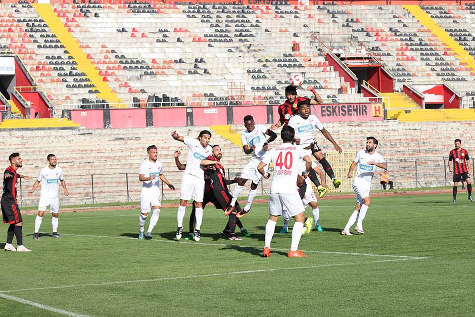 Eskişehirspor, TFF 1. Lig'in 6. haftasında sahasında Boluspor ile 1-1 berabere kaldı.