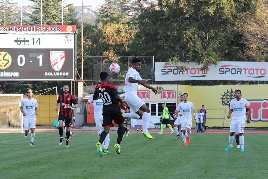 Eskişehirspor, TFF 1. Lig'in 6. haftasında sahasında Boluspor ile 1-1 berabere kaldı.