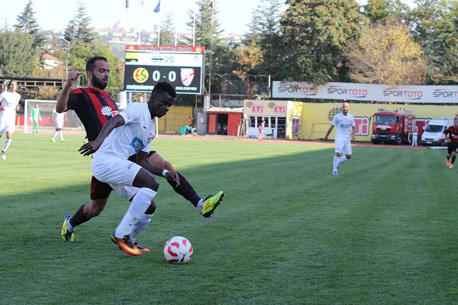 Eskişehirspor, TFF 1. Lig'in 6. haftasında sahasında Boluspor ile 1-1 berabere kaldı.