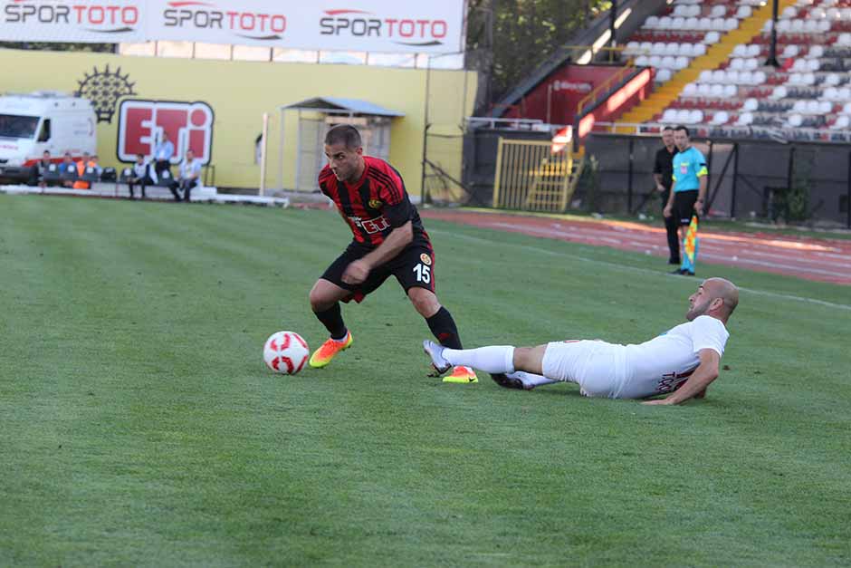 Eskişehirspor, TFF 1. Lig'in 6. haftasında sahasında Boluspor ile 1-1 berabere kaldı.