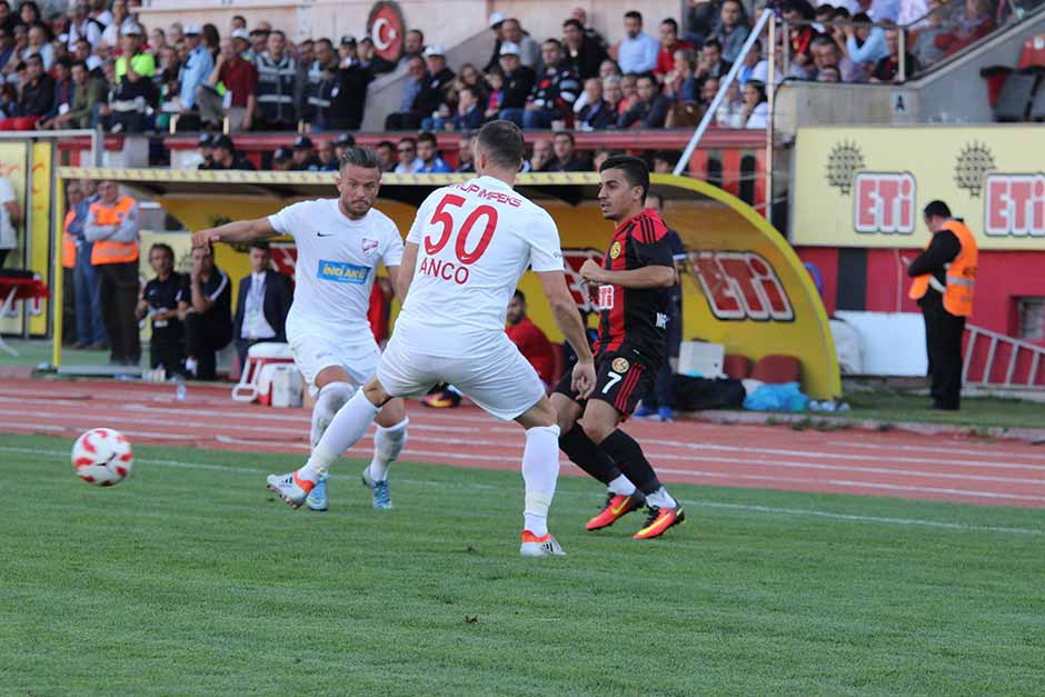 Eskişehirspor, TFF 1. Lig'in 6. haftasında sahasında Boluspor ile 1-1 berabere kaldı.