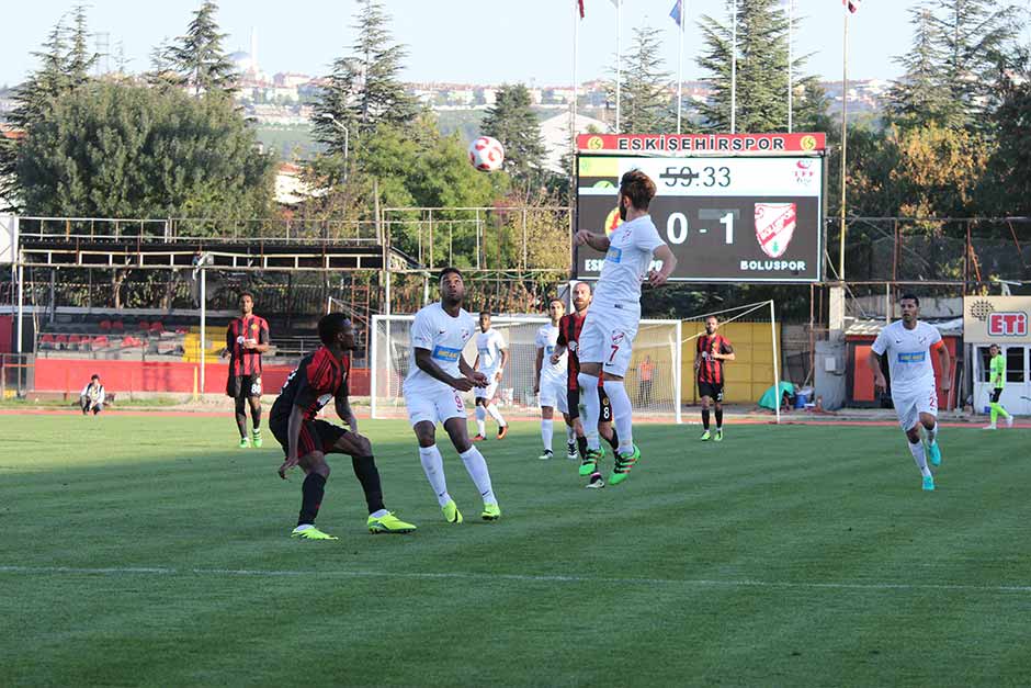 Eskişehirspor, TFF 1. Lig'in 6. haftasında sahasında Boluspor ile 1-1 berabere kaldı.