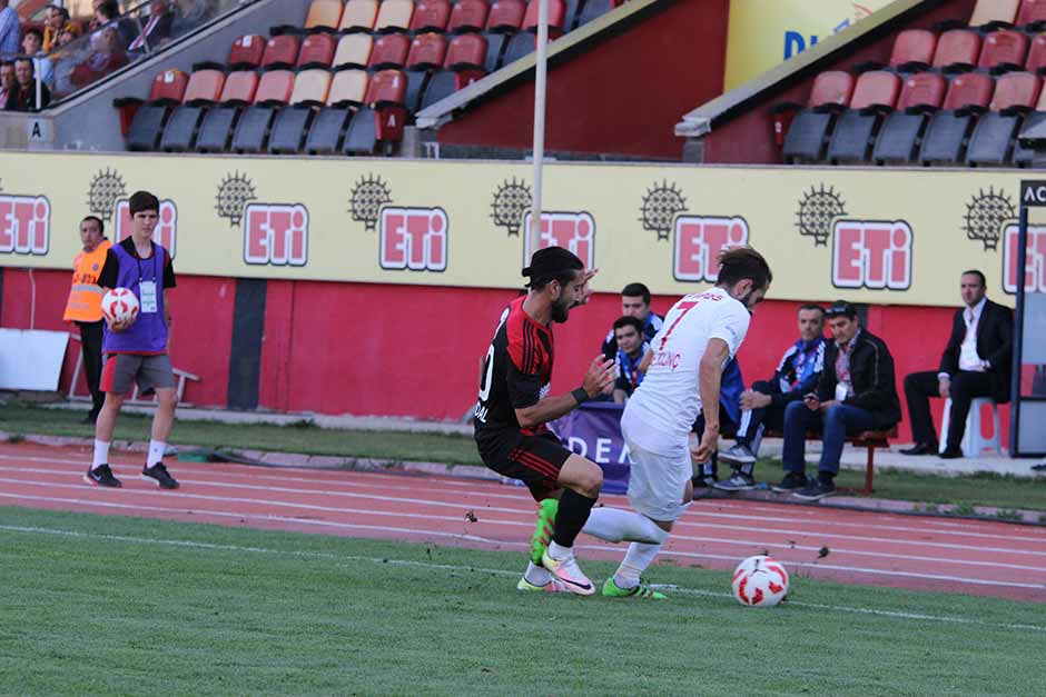 Eskişehirspor, TFF 1. Lig'in 6. haftasında sahasında Boluspor ile 1-1 berabere kaldı.