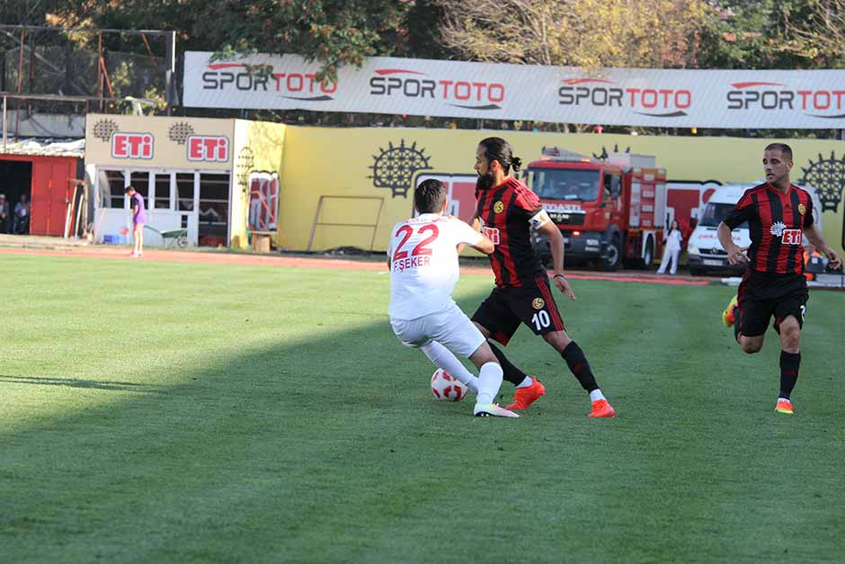 Eskişehirspor, TFF 1. Lig'in 6. haftasında sahasında Boluspor ile 1-1 berabere kaldı.