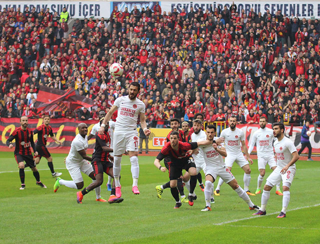 TFF 1. Lig'in 22. haftasında evinde Ümraniyespor ile 0-0 berabere kalan Eskişehirspor, ligde yaptığı son 4 maçta galibiyet yüzü göremedi.