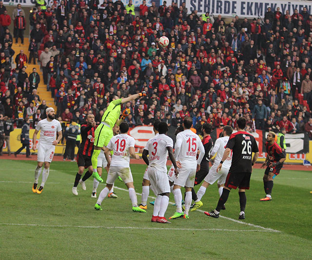 TFF 1. Lig'in 22. haftasında evinde Ümraniyespor ile 0-0 berabere kalan Eskişehirspor, ligde yaptığı son 4 maçta galibiyet yüzü göremedi.