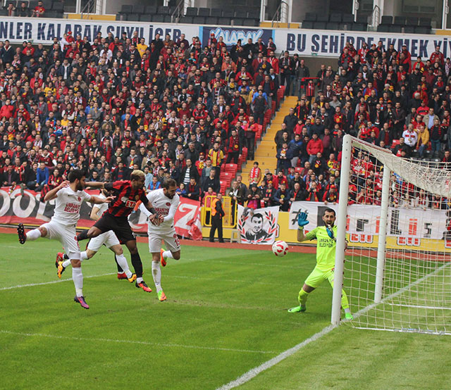 TFF 1. Lig'in 22. haftasında evinde Ümraniyespor ile 0-0 berabere kalan Eskişehirspor, ligde yaptığı son 4 maçta galibiyet yüzü göremedi.