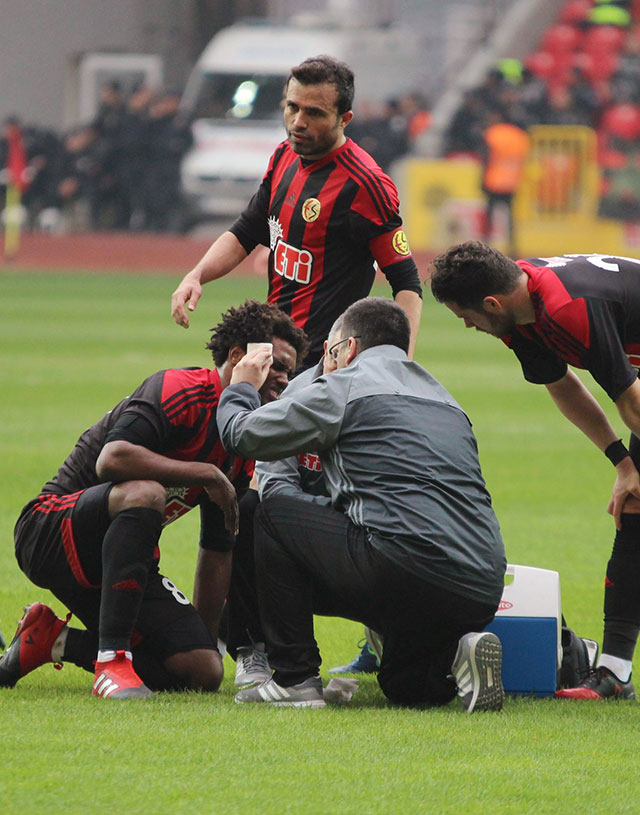 TFF 1. Lig'in 22. haftasında evinde Ümraniyespor ile 0-0 berabere kalan Eskişehirspor, ligde yaptığı son 4 maçta galibiyet yüzü göremedi.