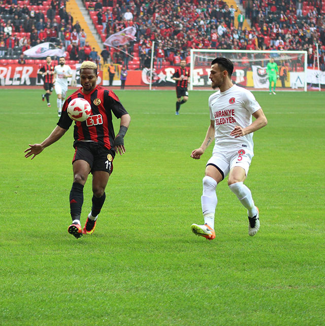 TFF 1. Lig'in 22. haftasında evinde Ümraniyespor ile 0-0 berabere kalan Eskişehirspor, ligde yaptığı son 4 maçta galibiyet yüzü göremedi.