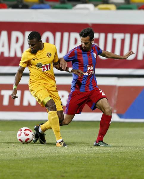 Eskişehirspor zorlu İzmir deplasmanında Altınordu ile 0-0 berabere kaldı. İşte maçtan fotoğraflar.