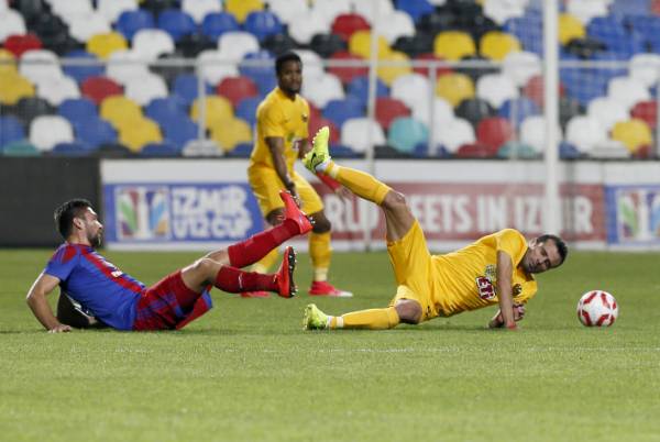 Eskişehirspor zorlu İzmir deplasmanında Altınordu ile 0-0 berabere kaldı. İşte maçtan fotoğraflar.