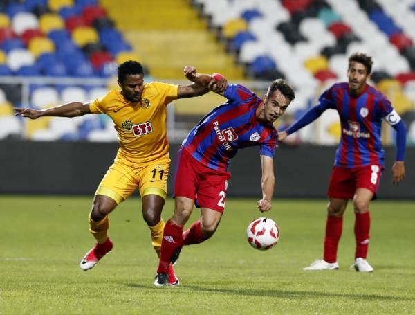 Eskişehirspor zorlu İzmir deplasmanında Altınordu ile 0-0 berabere kaldı. İşte maçtan fotoğraflar.