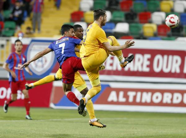 Eskişehirspor zorlu İzmir deplasmanında Altınordu ile 0-0 berabere kaldı. İşte maçtan fotoğraflar.