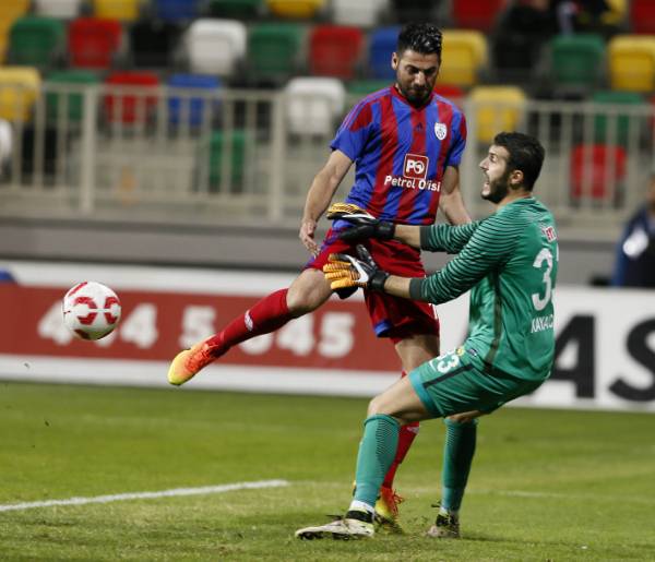 Eskişehirspor zorlu İzmir deplasmanında Altınordu ile 0-0 berabere kaldı. İşte maçtan fotoğraflar.