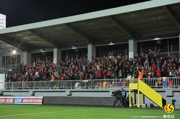 Eskişehirspor zorlu İzmir deplasmanında Altınordu ile 0-0 berabere kaldı. İşte maçtan fotoğraflar.