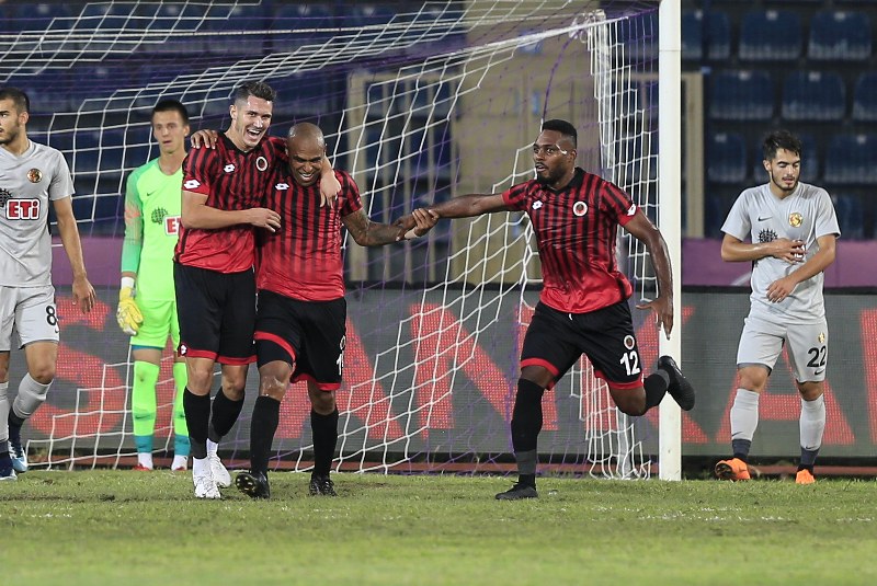 Eskişehirspor, TFF 1. Lig'de konuk olduğu Gençlerbirliği'ne 5-0 mağlup oldu