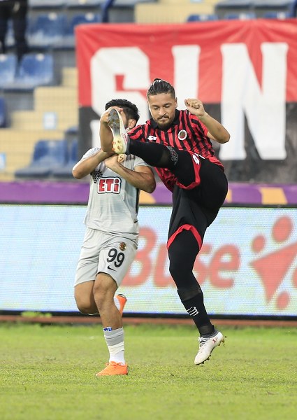 Eskişehirspor, TFF 1. Lig'de konuk olduğu Gençlerbirliği'ne 5-0 mağlup oldu