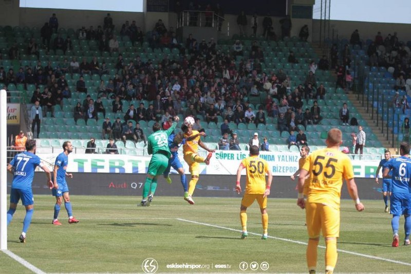 Spor Toto 1. Lig’in 30. Haftasında Eskişehirspor deplasmanda Çaykur Rizespor’a 4-1 mağlup oldu.
