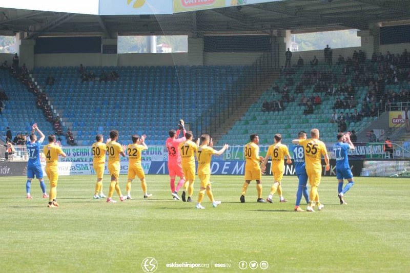 Spor Toto 1. Lig’in 30. Haftasında Eskişehirspor deplasmanda Çaykur Rizespor’a 4-1 mağlup oldu.
