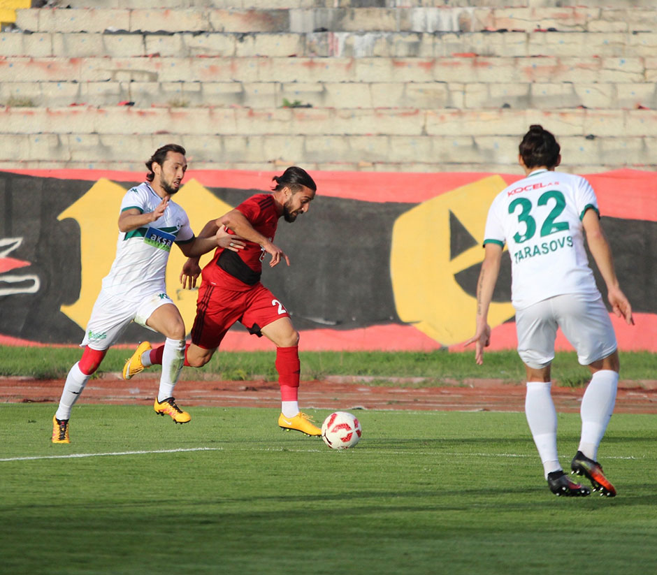 Eskişehirspor bugün Giresunspor karşısında 1-0 galip ayrılarak namağlup ünvanını korudu.