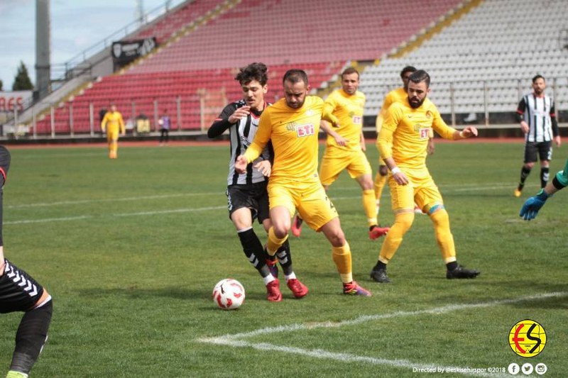 Eskişehirspor, bolca pozisyonu boşa harcadığı Manisaspor karşılaşmasından, Hasan Ayaroğlu'nun 86. dakikada gelen golü ile 1-0 galip gelmeyi başardı. Karşılaşmanın 90. dakikasında Aykut, 2. sarı karttan kırmızı kart görerek takımını 10 kişi bıraktı
