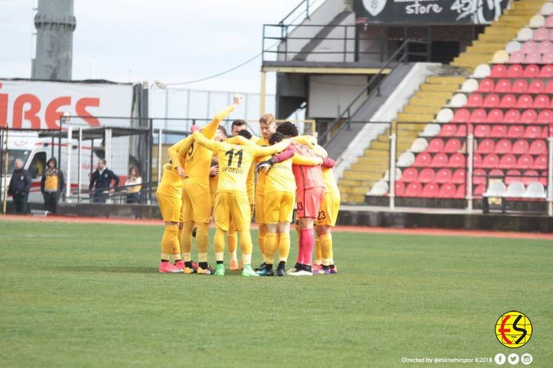 Eskişehirspor, bolca pozisyonu boşa harcadığı Manisaspor karşılaşmasından, Hasan Ayaroğlu'nun 86. dakikada gelen golü ile 1-0 galip gelmeyi başardı. Karşılaşmanın 90. dakikasında Aykut, 2. sarı karttan kırmızı kart görerek takımını 10 kişi bıraktı
