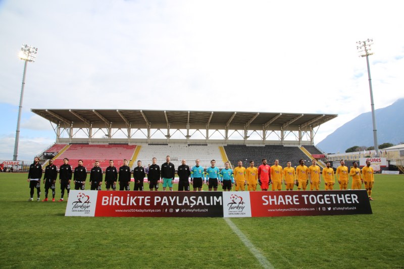 Eskişehirspor, bolca pozisyonu boşa harcadığı Manisaspor karşılaşmasından, Hasan Ayaroğlu'nun 86. dakikada gelen golü ile 1-0 galip gelmeyi başardı. Karşılaşmanın 90. dakikasında Aykut, 2. sarı karttan kırmızı kart görerek takımını 10 kişi bıraktı
