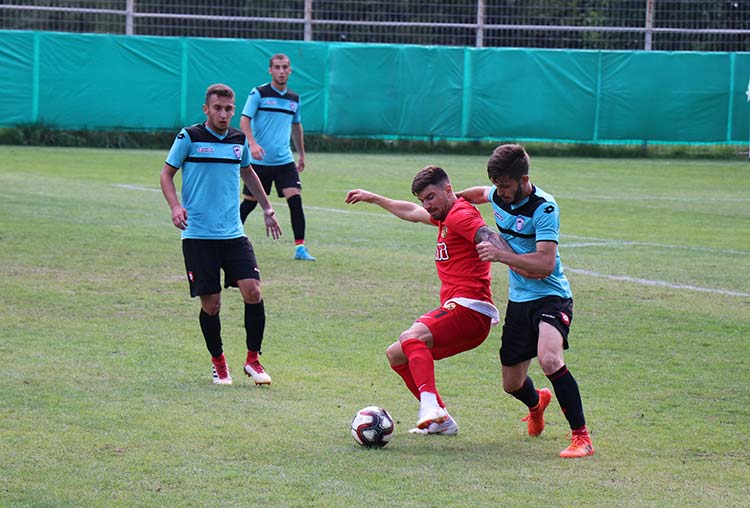 Bolu’da, kamp çalışmalarını sürdüren Spor Toto 1. Lig takımlarından Eskişehirspor, Hacettepe ile oynadığı ilk hazırlık maçında sahadan 4-2 galip ayrıldı. 