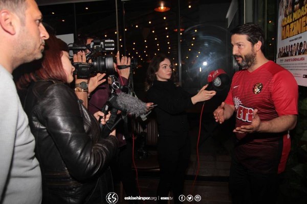 Eskişehir ve ilçelerinde çekilen “Kral Midas’ın Hazinesi” adlı komedi filmi vizyon için gün sayıyor. 31 Mayıs'ta tüm sinemalarda gösterime girecek olan filmin Eskişehirli yapımcıları Murat Şahin ve Mesut Çetin, Eskişehirspor'la anlamlı bir işbirliğine imza attı. 