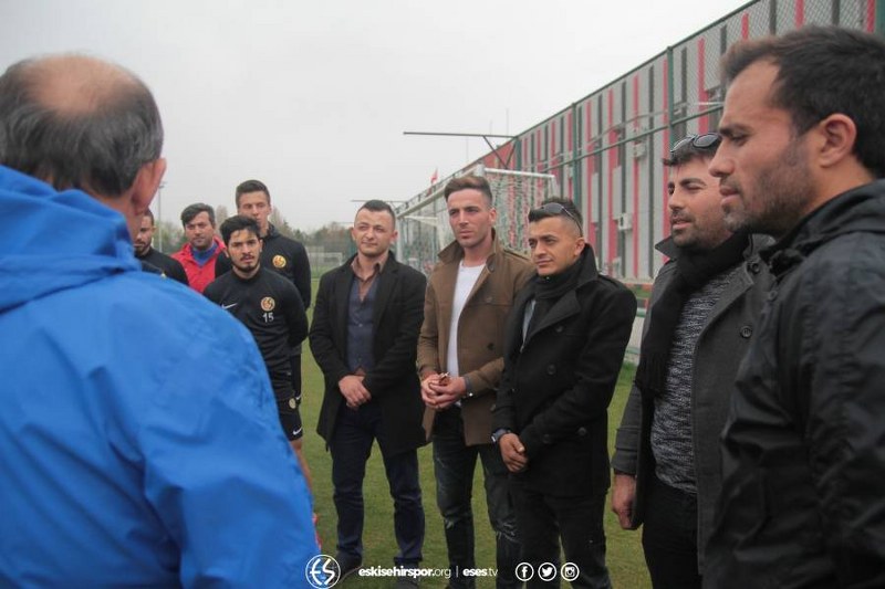 Eskişehirspor antrenmanına sürpriz bir ziyaretçi katırldı.