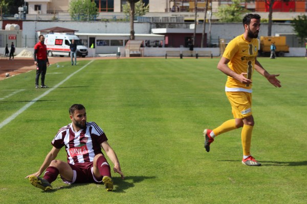 Spor Toto 1. Lig'in 29. hafta mücadelesinde Hatayspor, Afjet Afyonspor’u konuk etti. Mücadele ev sahibi ekibin 2-0 üstünlüğü ile sona erdi. Böylece Eskişehirspor, küme düşme hattındaki rakibi ile arasındaki 3 puanlık farkı 1 maç eksiği olmasına rağmen korudu. Şimdi sıra Eskişehirspor'un Elazığspor'u yenmesinde...