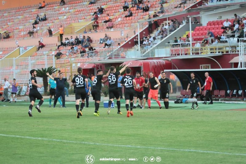 Eskişehirspor,  2017-18 sezonu Spor Toto 1 Lig kapanış maçında Eskişehirspor Adanaspor'u 3-0 yendi.
