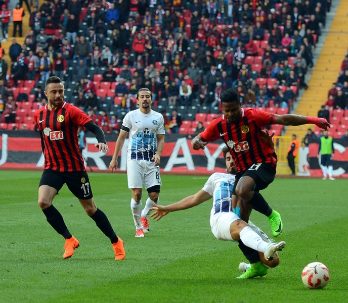 Spor Toto 1. Lig 25’inci haftasında Eskişehirspor, Adana Demirspor ile 2-2 berabere kaldı.
