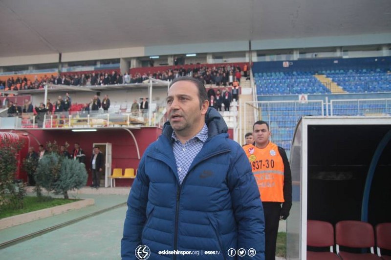 Eskişehirspor, Spor Toto 1. Lig'de kritik maçta Adanaspor'a 2-0 yenildi ve büyük bir yara aldı. Bu maça kadar deplasmanda puan alamayan Es Es bu maçtan da eli boş döndü.
