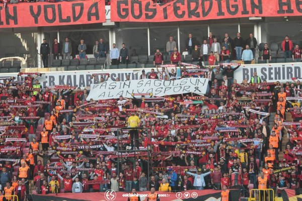 Spor Toto 1. Lig’in 31. haftasında Eskişehirspor, sahasında Afyonspor’u 3-1 mağlup etti ve ligde kalmayı garantiledi. İşte müthiş maçtan fotoğraflar.