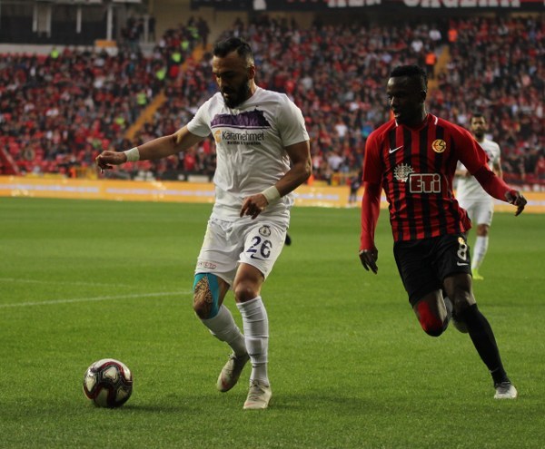 Spor Toto 1. Lig’in 31. haftasında Eskişehirspor, sahasında Afyonspor’u 3-1 mağlup etti ve ligde kalmayı garantiledi. İşte müthiş maçtan fotoğraflar.