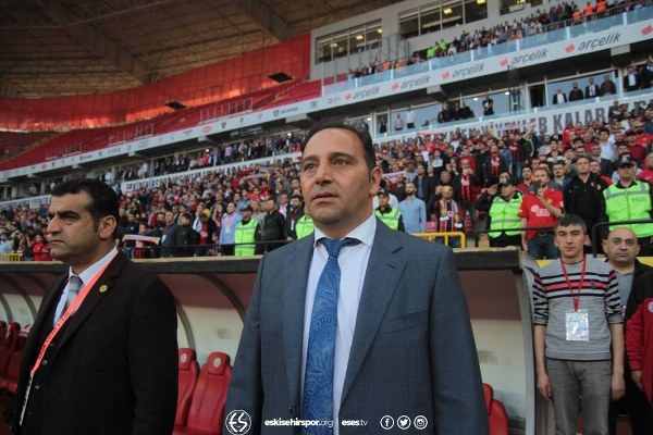 Spor Toto 1. Lig’in 31. haftasında Eskişehirspor, sahasında Afyonspor’u 3-1 mağlup etti ve ligde kalmayı garantiledi. İşte müthiş maçtan fotoğraflar.