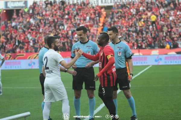 Spor Toto 1. Lig’in 31. haftasında Eskişehirspor, sahasında Afyonspor’u 3-1 mağlup etti ve ligde kalmayı garantiledi. İşte müthiş maçtan fotoğraflar.