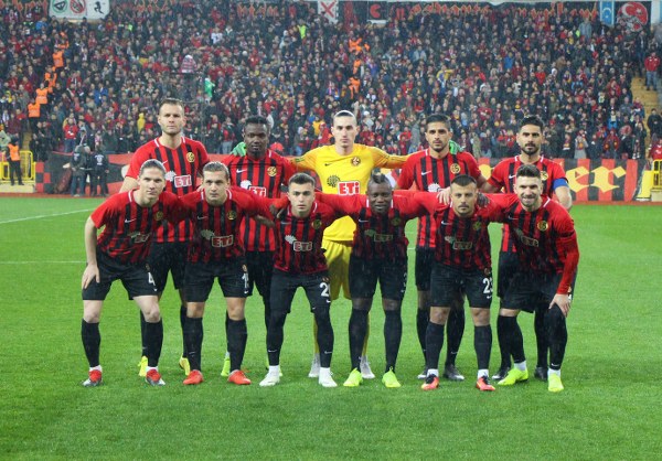 Eskişehirspor Spor Toto 1. Lig'in 26. haftasında sahasında Altınordu'ya 4-2 yenildi ve ateş hattında kaldı. Maçtan fotoğraflar...
