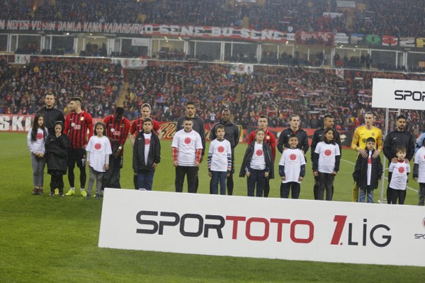 Eskişehirspor Spor Toto 1. Lig'in 26. haftasında sahasında Altınordu'ya 4-2 yenildi ve ateş hattında kaldı. Maçtan fotoğraflar...
