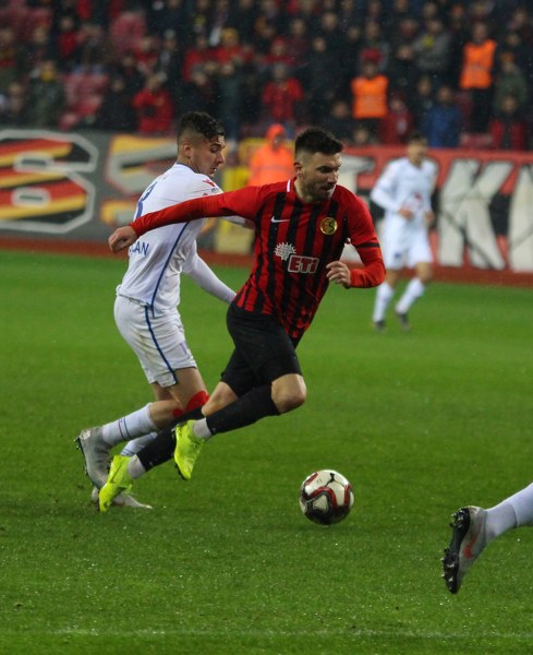 Eskişehirspor Spor Toto 1. Lig'in 26. haftasında sahasında Altınordu'ya 4-2 yenildi ve ateş hattında kaldı. Maçtan fotoğraflar...
