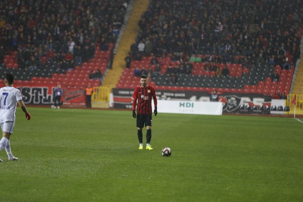 Eskişehirspor Spor Toto 1. Lig'in 26. haftasında sahasında Altınordu'ya 4-2 yenildi ve ateş hattında kaldı. Maçtan fotoğraflar...
