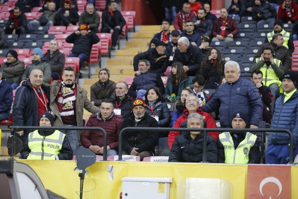 Eskişehirspor Spor Toto 1. Lig'in 26. haftasında sahasında Altınordu'ya 4-2 yenildi ve ateş hattında kaldı. Maçtan fotoğraflar...
