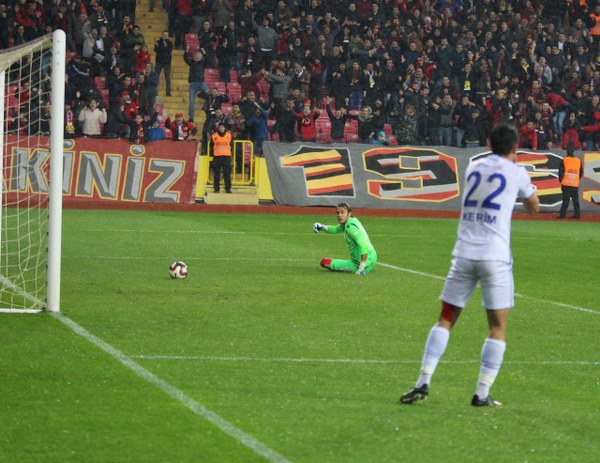 Eskişehirspor Spor Toto 1. Lig'in 26. haftasında sahasında Altınordu'ya 4-2 yenildi ve ateş hattında kaldı. Maçtan fotoğraflar...
